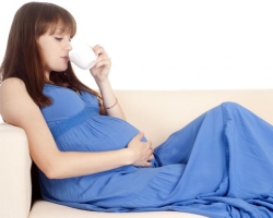 Que pouvez-vous et que pouvez-vous boire aux femmes enceintes? Est-il possible pour les femmes enceintes gazeuses et l'eau minérale, Coca Cola?