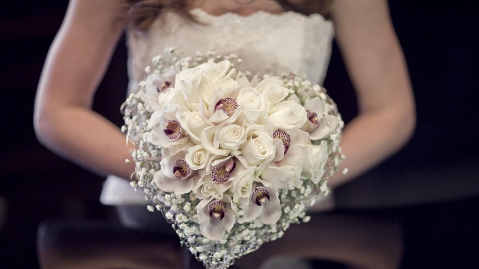 Wedding bouquet in the shape of a heart