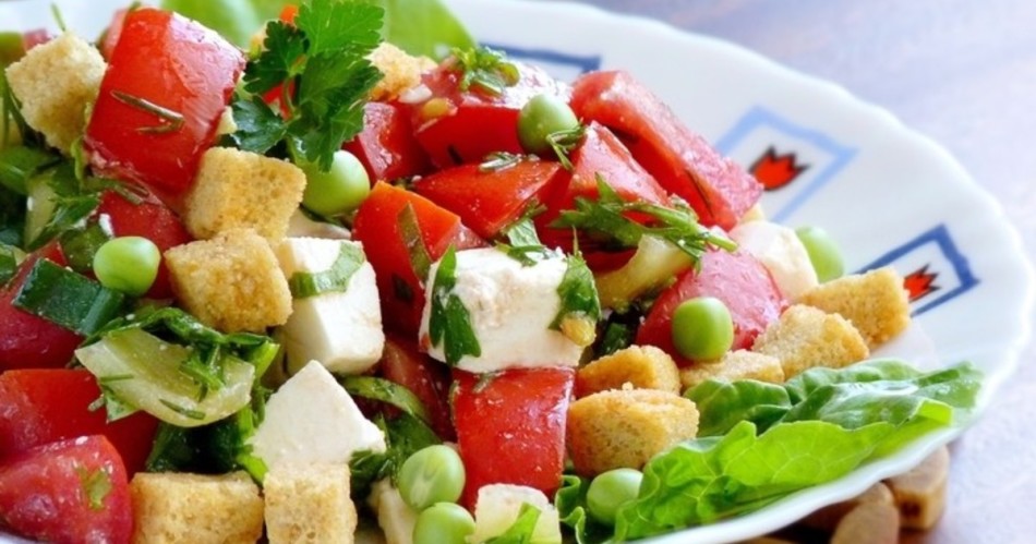 Salad meriah dengan kirieschi