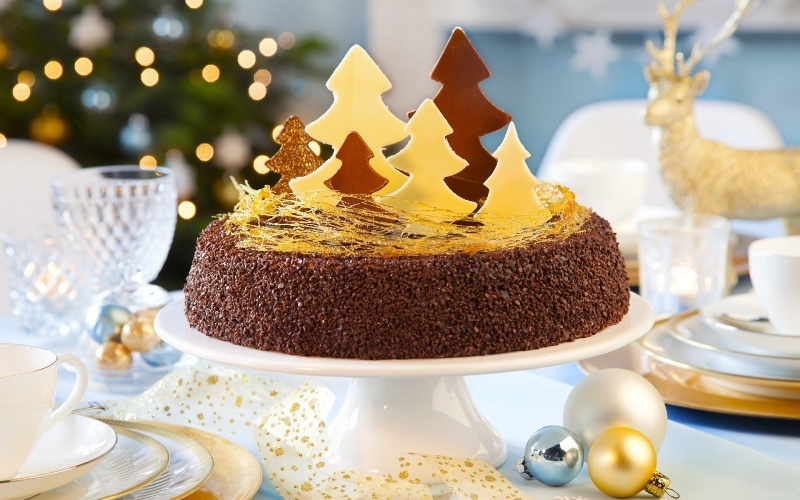 Kue dengan Pohon Natal Keju