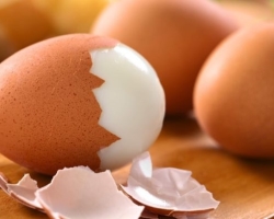 Hogyan kell főzni a tojásokat a húsvétra, hogy ne robbantanak fel: ajánlások