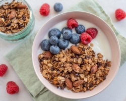 Mi az a granola, a granolok előnyei és károsodása, hogyan kell otthon főzni a granolát, a legjobb recepteket az otthoni granolokhoz? Hogyan különbözik a granol a müshley -től?