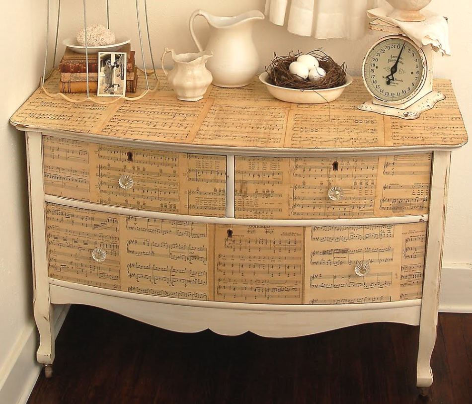 This is what the option of decoupage of chipboard furniture with notes looks like
