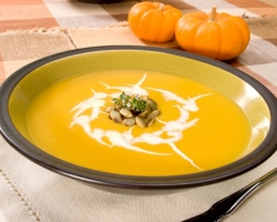Pumpkin Cream-Soup: Resep untuk memasak. Bagaimana cara memasak sup labu dengan krim, ayam, zucchini, jahe, poppy, udang, keju, lentil, kentang, jamur?