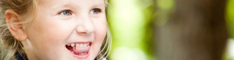Apa yang harus dilakukan jika anak menggigit lidahnya, bagaimana cara menghentikan darah?