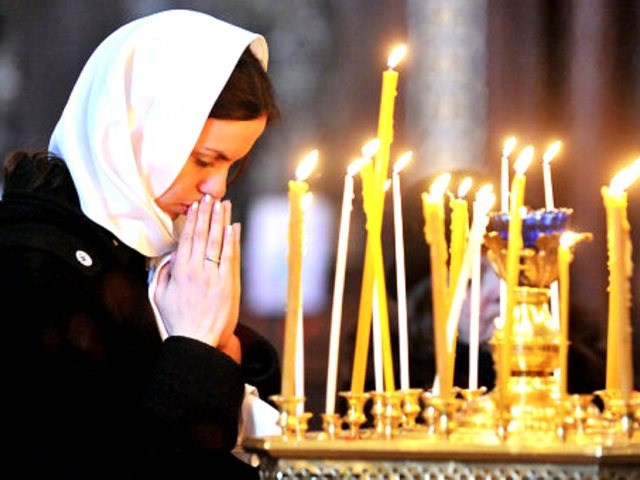 Православная молитва в День рождения, которая читается один раз в год: текст, слова — к какому святому обращаться?