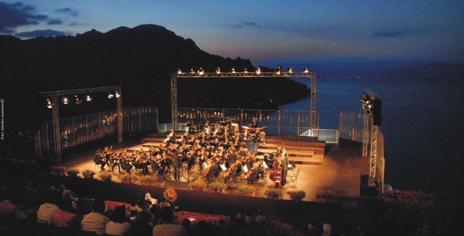 Spletno mesto glasbenega festivala v Ravellu. Neapeljska riviera, Italija