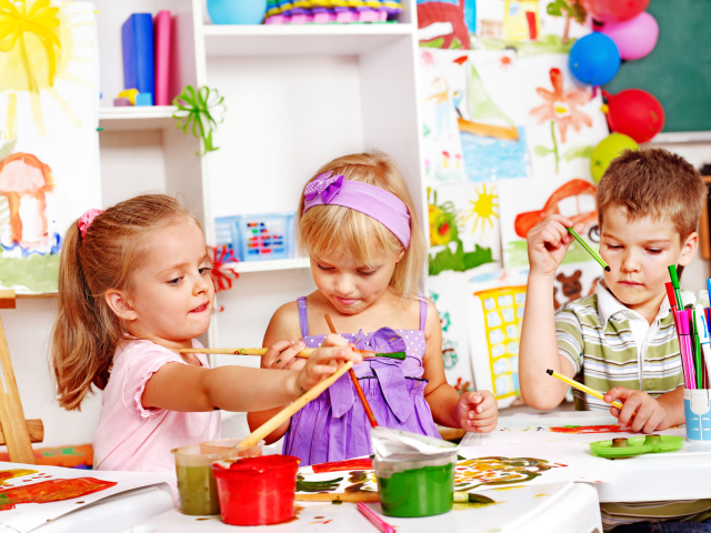 Coloriages simples pour les enfants 2, 3, 4 ans: développement, fleurs, arbres, transports, vêtements, légumes et fruits, contes russes