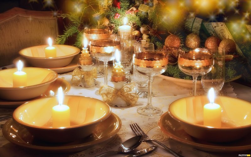 Новогодний стол со свечами