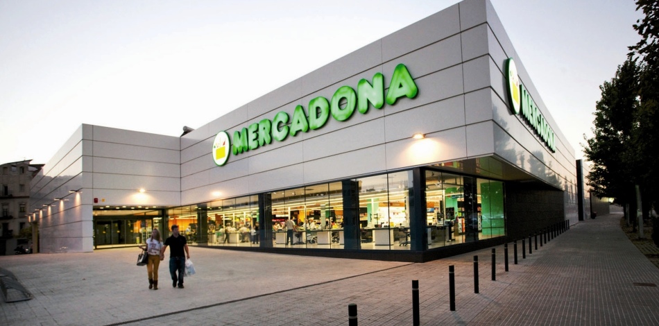Supermarket Produk di Tarragon, Costa Dranda, Spanyol
