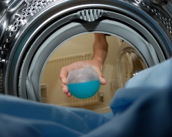 Kako umivati \u200b\u200bblazino iz peresa doma: metode. Ročno pranje perja blazine v pralnem stroju: navodila, nasveti, priporočila