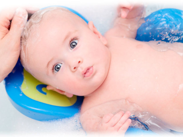 Kako pravilno skrbeti za kožo novorojenčka? Kako se izogniti pleničnim izpuščajem?