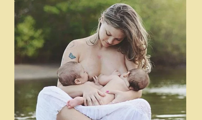 Simultaneous breastfeeding twins