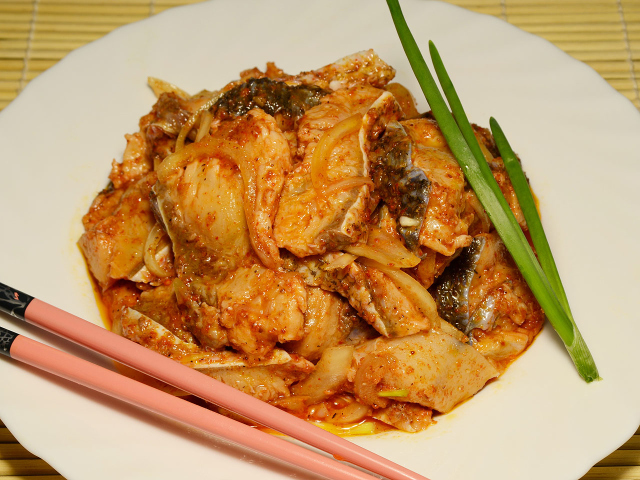 Рыба «Хе» по-корейски: приготовление из минтая, скумбрии, линя, толстолобика, сельди, карпа и сома — классические и быстрые рецепты