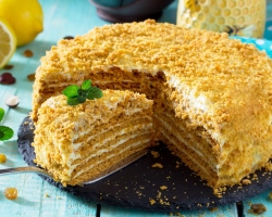 Cake Ryzhik: recette classique, secrets de cuisine, design, critiques