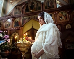 Можно ли ходить в церковь, храм беременной женщине?