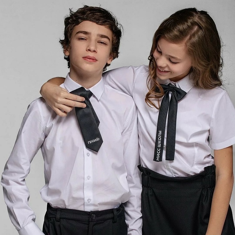 Необычно и привлекательно будут смотреться школьные галстуки с надписями