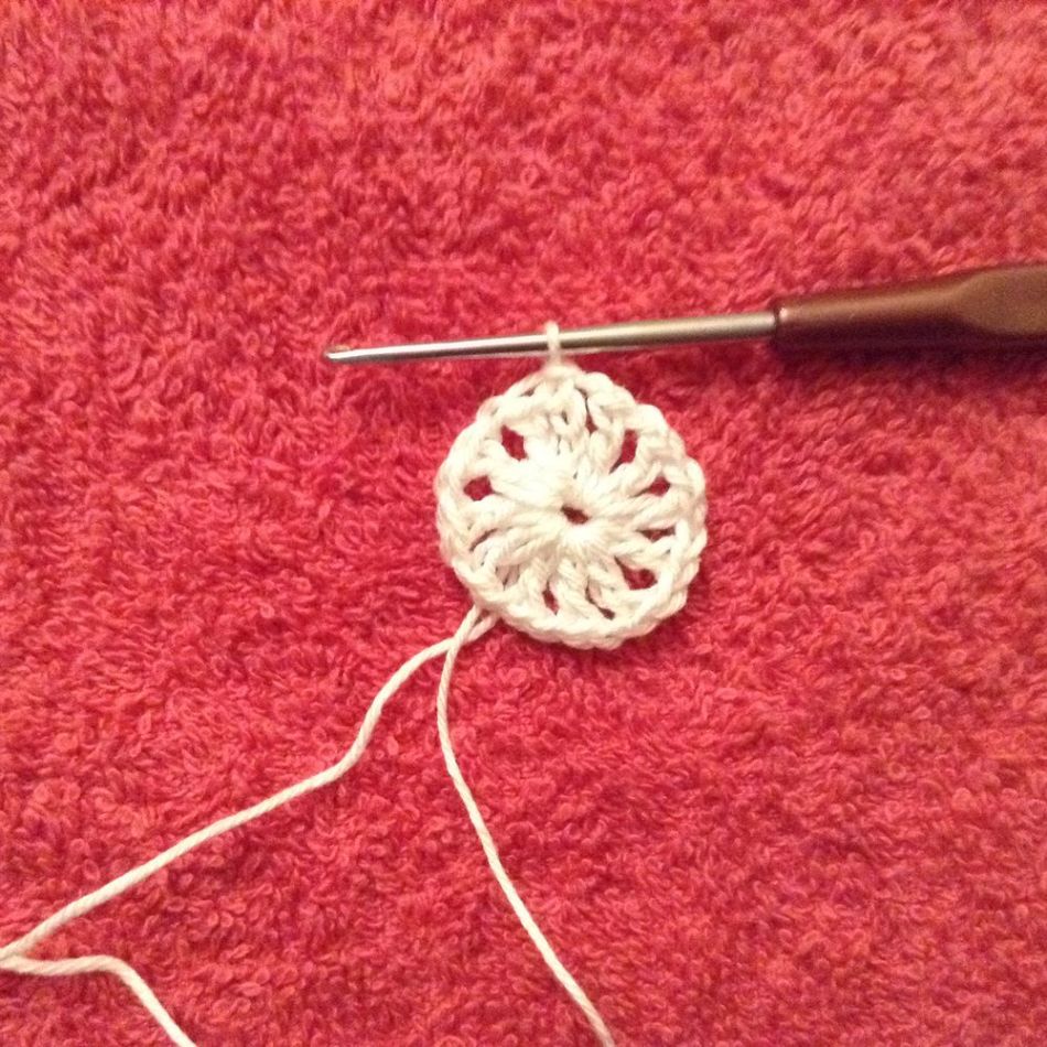 In the process of knitting the stand for the dishes, it turns out such a circle