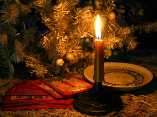 Домашние гадания под Новый год и Рождество: на желание, любовь, суженого, будущее