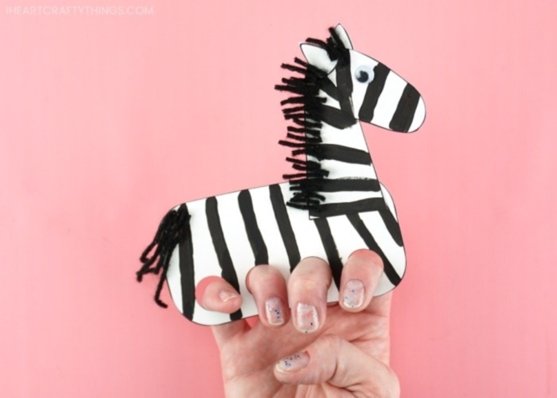 DIY -papper zebra för fingerteatern