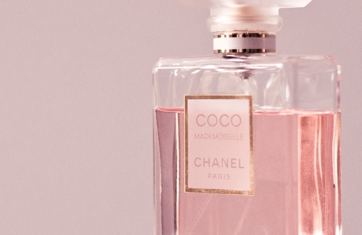 Parfum wanita elit, parfum wanita eksklusif: daftar, nama, merek, deskripsi aroma