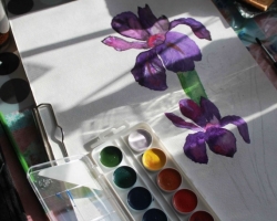 Bagaimana cara menggambar iris bunga dengan pensil dan cat air secara bertahap untuk pemula? Bagaimana cara menggambar karangan bunga iris dengan pensil?