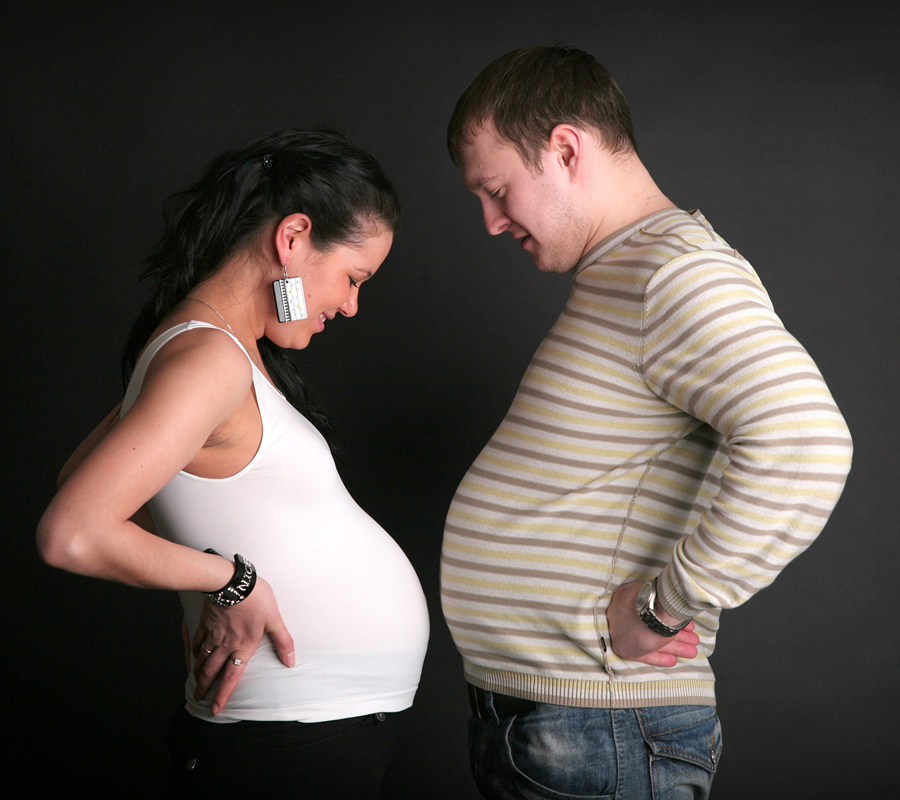 It is not clear who is more worried: a pregnant woman or her husband