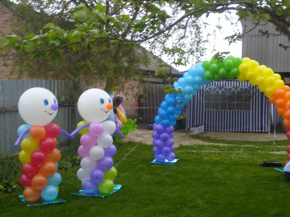 Garlands from balloons as a decoration of children's holidays, example 7