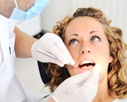 Το σεληνιακό ημερολόγιο για τη θεραπεία των δοντιών για το 2023-2024: πίνακας. Σε ποιες μέρες είναι καλύτερο να θεραπεύετε, να αφαιρέσετε, να προωθήσετε, να χάσετε τα δόντια σας, να βάλετε τιράντες, εμφυτεύματα των δοντιών και να κάνετε λειτουργίες στα δόντια και τα σαγόνια το 2023-2024 σύμφωνα με το σεληνιακό ημερολόγιο: ευνοϊκές και δυσμενείς σεληνιακές ημέρες