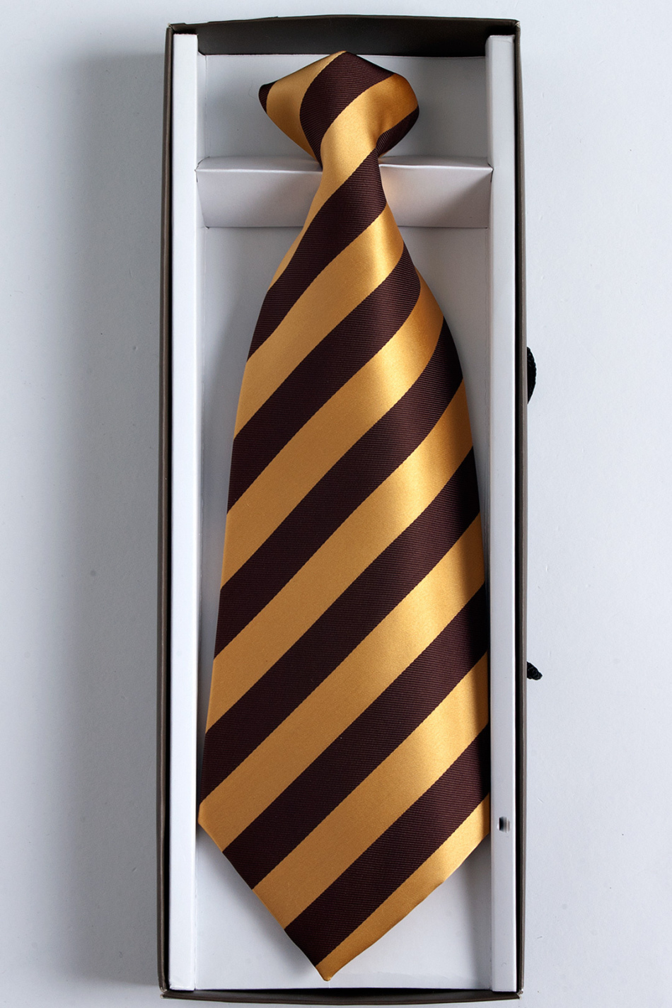 Un exemple de grande cravate non officielle