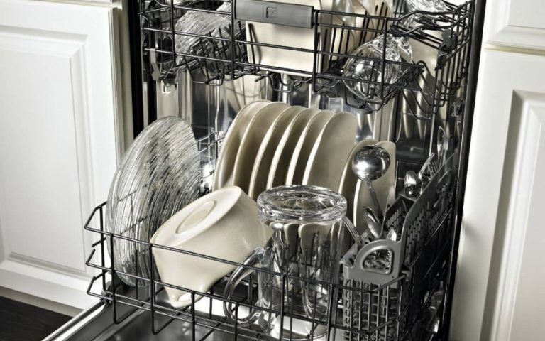 Что нельзя мыть в посудомоечной машине? Почему нельзя мыть в посудомоечной машине хрусталь, сковородки, мультиварку, ножи? Необычное применение посудомоечной машины