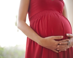 Meg tudja -e menni a periódusokat a terhesség alatt? Havonta a korai szakaszban és a méhen kívüli terhességgel