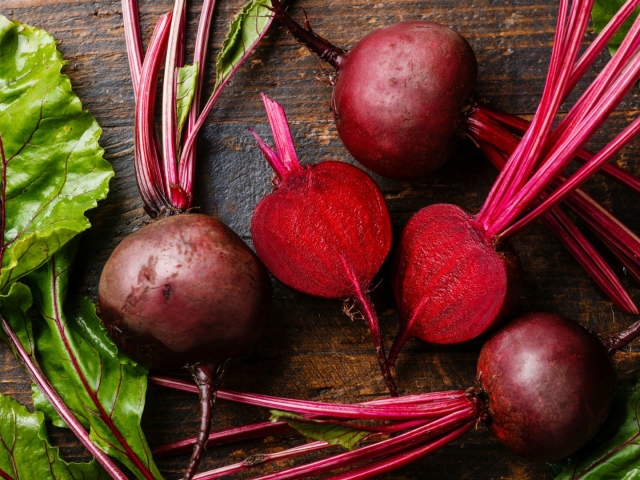 Is it possible to eat raw beets in diabetes, hypotension, weight loss, children, pregnant women, every day?
