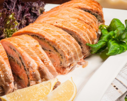 Salmon merah muda yang dipanggang dalam oven: Resep terbaik. Cara membuat salmon merah muda yang lezat dengan kentang, mayones, keju, sayuran, wortel, bawang, krim asam, lemon, tomat, nasi, dengan champignon, dengan mackerel, diisi, di bawah mantel bulu: resep