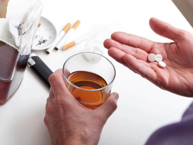 Mi fog történni, ha az antidepresszánsok és az alkohol beavatkoznak? Alkohol és antidepresszánsok - Lehetséges: következmények. Lehet -e alkoholt inni az antidepresszánsok megszüntetése után?