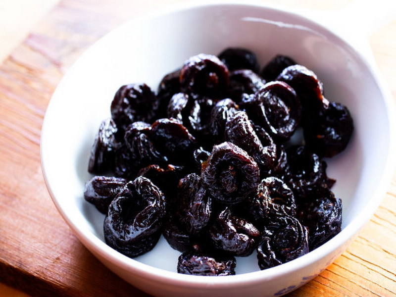 In the Aerogril, prunes will acquire not only the desired shape and taste, but also a pleasant aroma