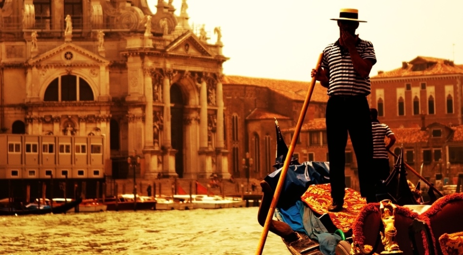 Gondolers di Grand Canal, Venesia, Italia