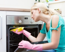Πώς να πλύνετε το φούρνο; Πώς να καθαρίσετε το λίπος; Τι μέσα να πλύνετε το φούρνο;