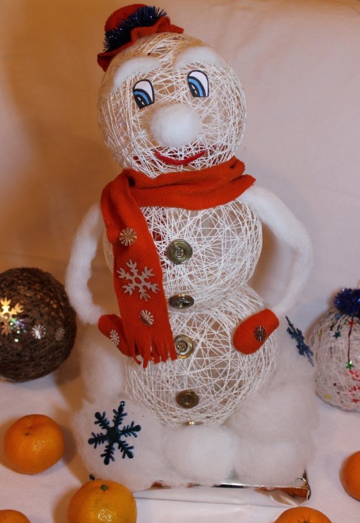 Декор для снеговика может быть таким, какой душе угодно