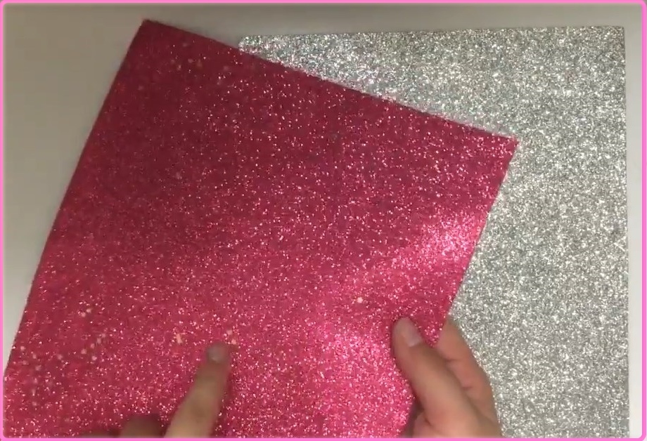 Glitter Foamiran untuk lambang di atas setelan langit