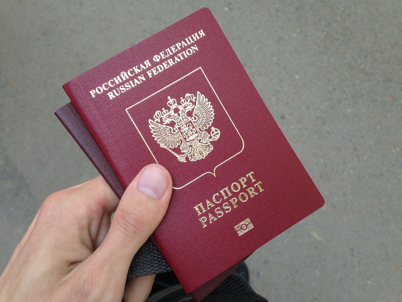 Получение биометрического паспорта - добровольное, если вы хотите документ старого образца, то вам выдадут его