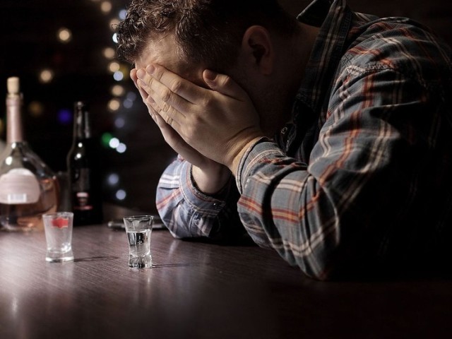 Apa itu depresi setelah alkohol? Mengapa depresi datang setelah alkohol: penyebab. Depresi setelah alkohol: gejala, konsekuensi, pengobatan