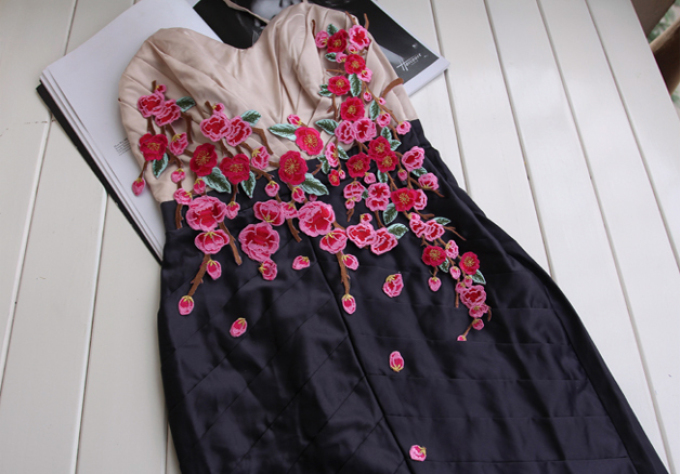 Одежда с цветами из ткани