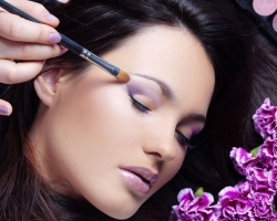 What to look for when choosing a beauty center? How to stay beautiful after a visit to a cosmetologist
