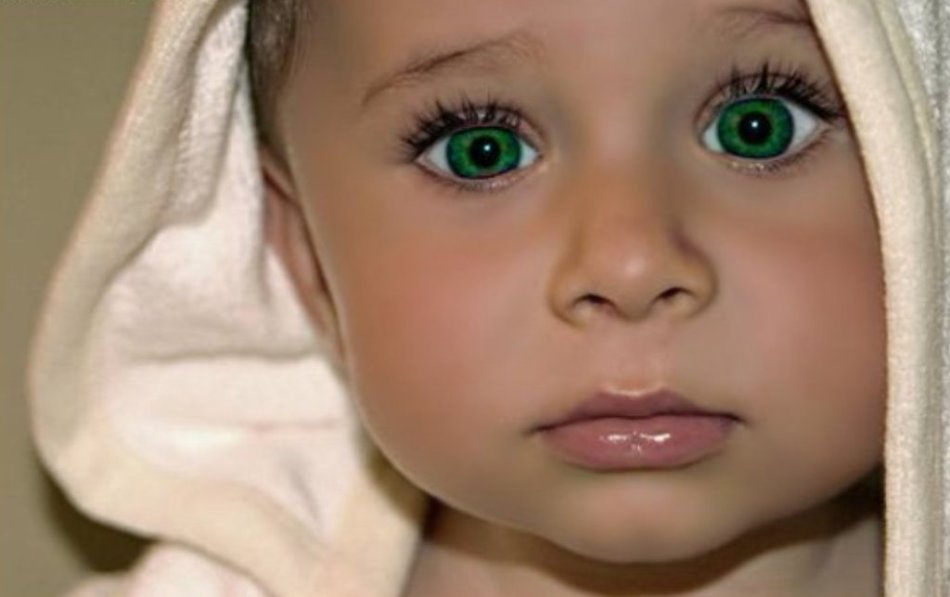 Baby with green eyes