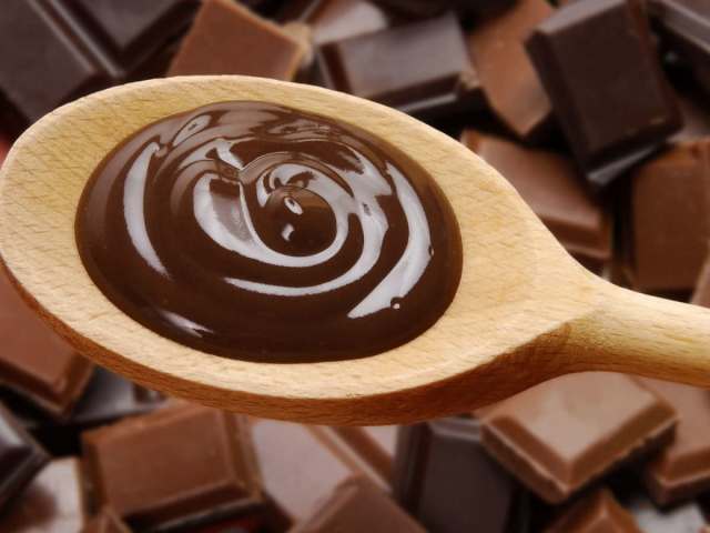 Čokoladna glazura iz kakava za torto: najboljši recepti. Kako narediti čokoladno glazuro iz kakava v prahu, olja in mleka, smetane, kisle smetane, na vodi, s kondenziranim mlekom s sladkorjem: recept