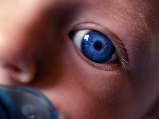 Когда меняется цвет глаз у новорожденных? Таблица определения цвета глаз