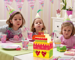 Otroška papirnata torta s presenečenjem v notranjosti z lastnimi rokami: navodila, ideje o polnjenju, oblikovanju, fotografija