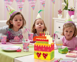 Gâteau en papier pour enfants avec une surprise à l'intérieur de vos propres mains: instructions, idées de remplissage, de design, photo