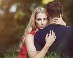 10 signs that a man does not like: what to do, why does he not let go?